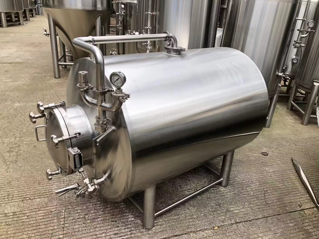 jacketed horizontal lagering tanks