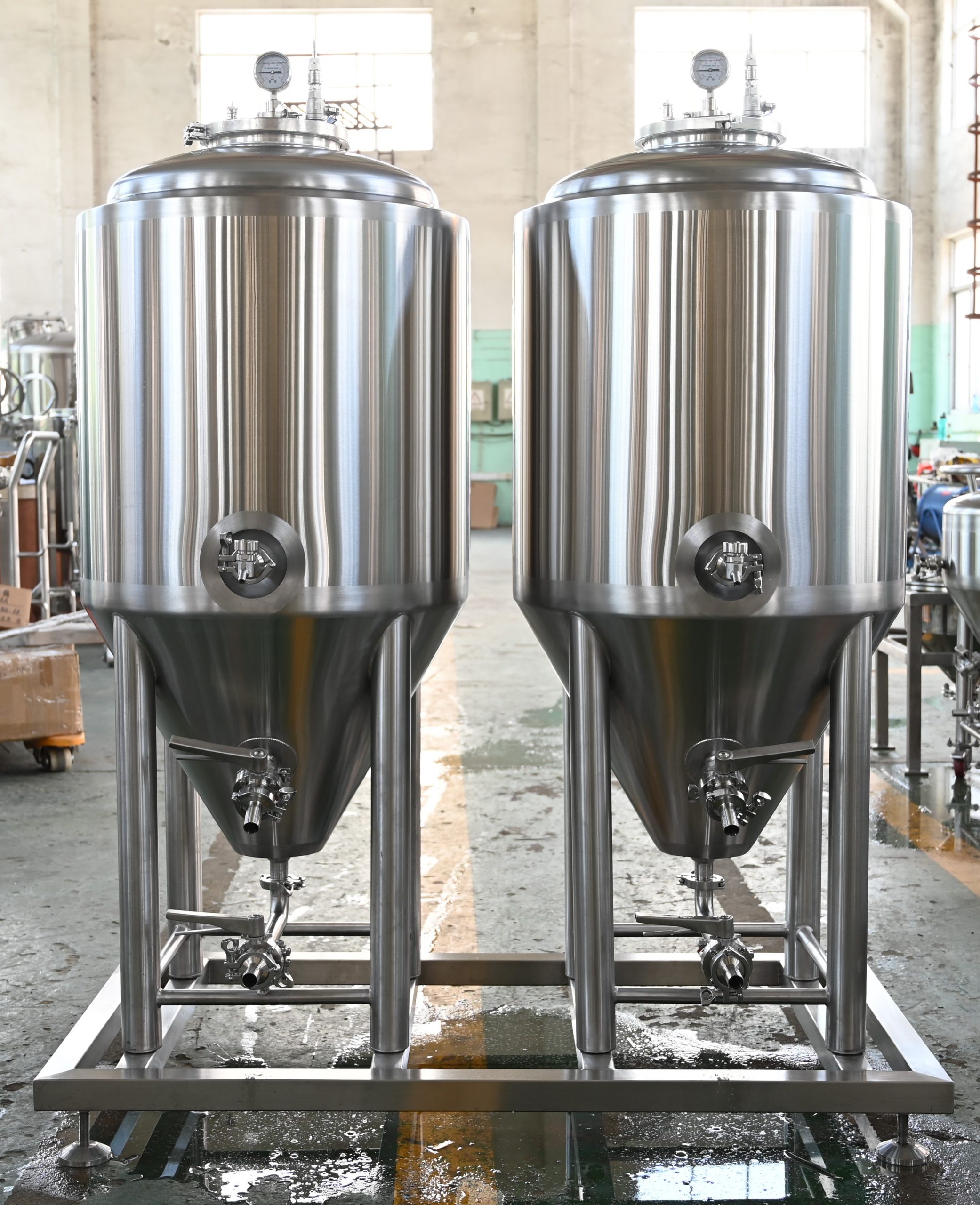 beer fermentation tanks 