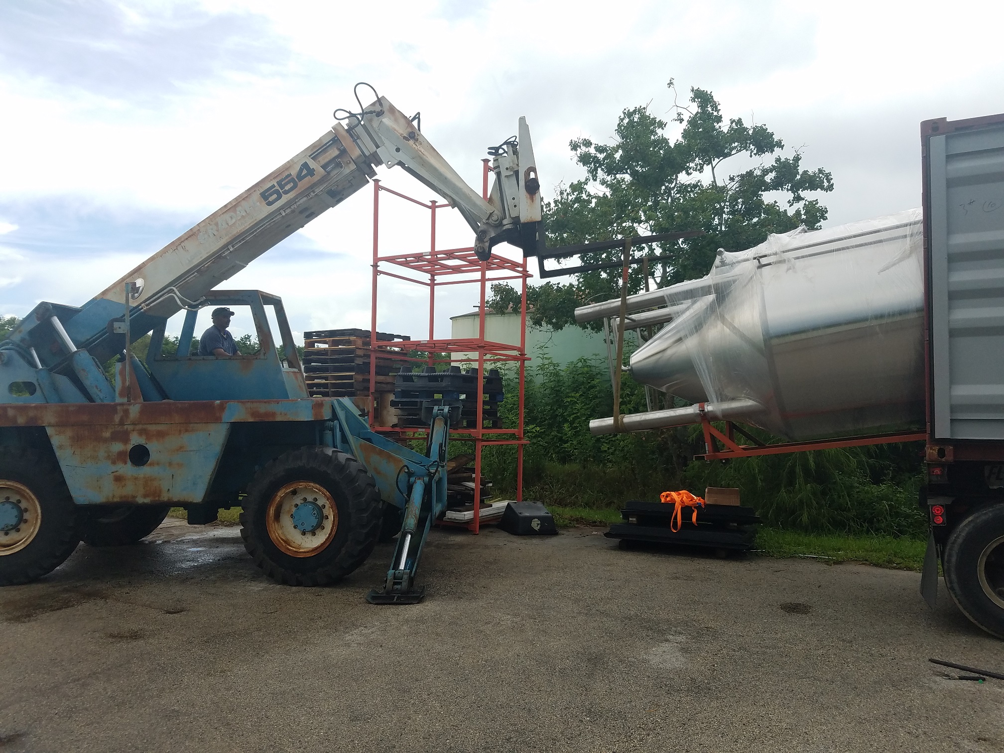 BUILDING A BREWERY: UNLOADING AND POSITIONING YOUR BREWERY EQUIPMENT