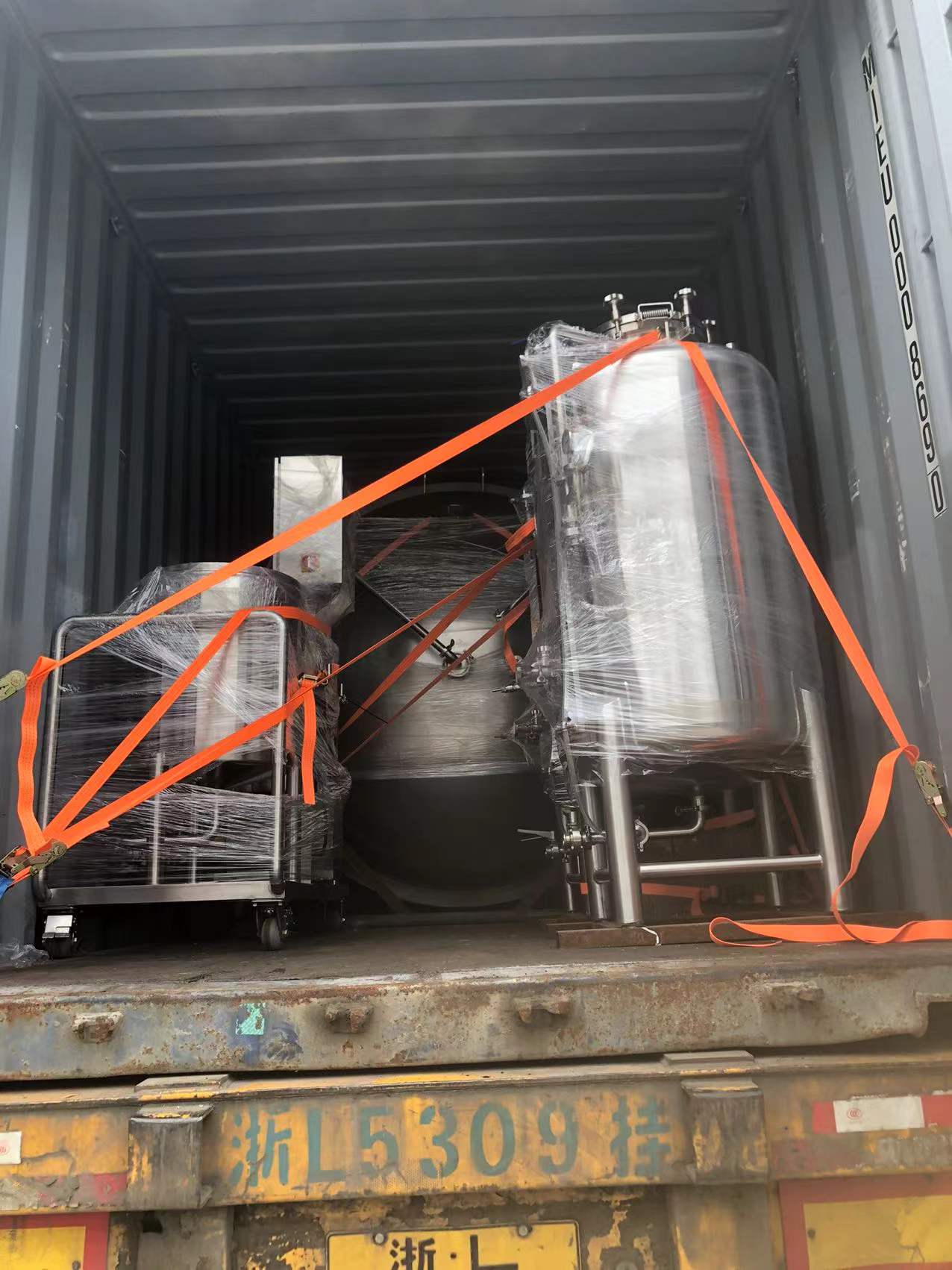 60bbl beer fermenters+3bbl single wall brite tanks+100L CIP system arranged shipping to Guatemala!